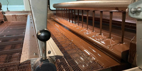 Компания ENCODE провела модернизацию шоколадно-глазированной линии на кондитерской фабрике LOTTE